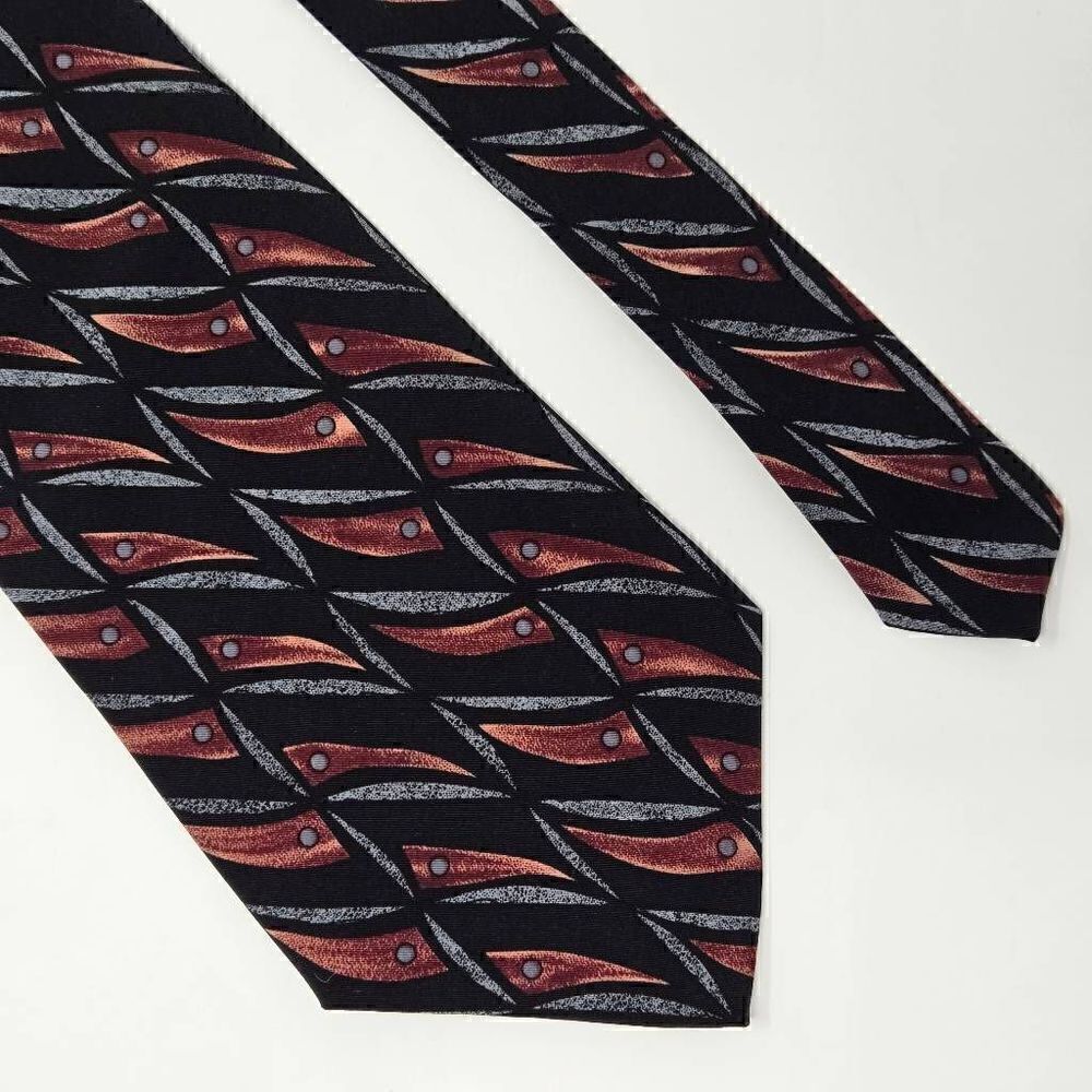 VINTAGE BUGLE BOY USA SILK TIE BLACK RED ABSTRACT PATTERN SMOOTH 4" X 57"